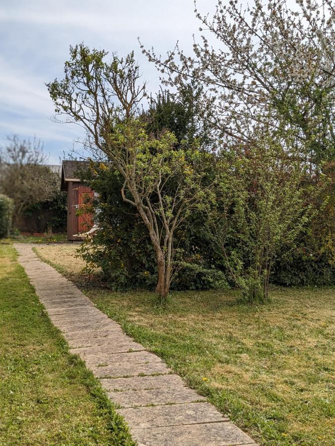 Au Petit Chalet D'Illiers Combray - Salle D'Eau Uniquement エクステリア 写真